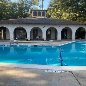 Elegant 2-bedroom Pet-friendly W 2 Parking Spaces Hilton Head Island